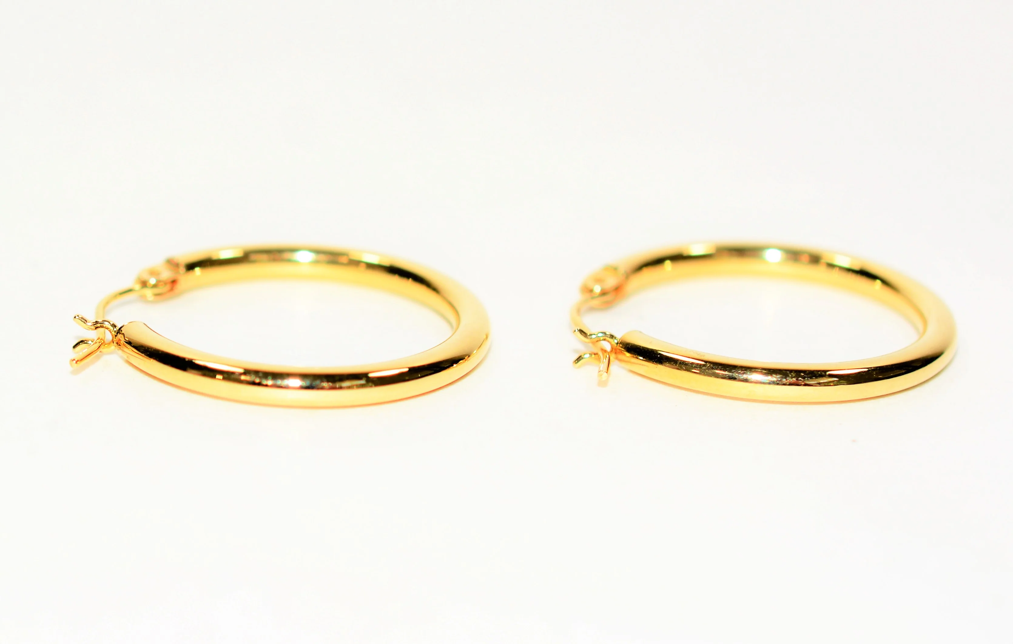14kt Yellow Gold 2.50mm Shiny Fashion Classic Hoop Statement Women's Earrings. - Image 3