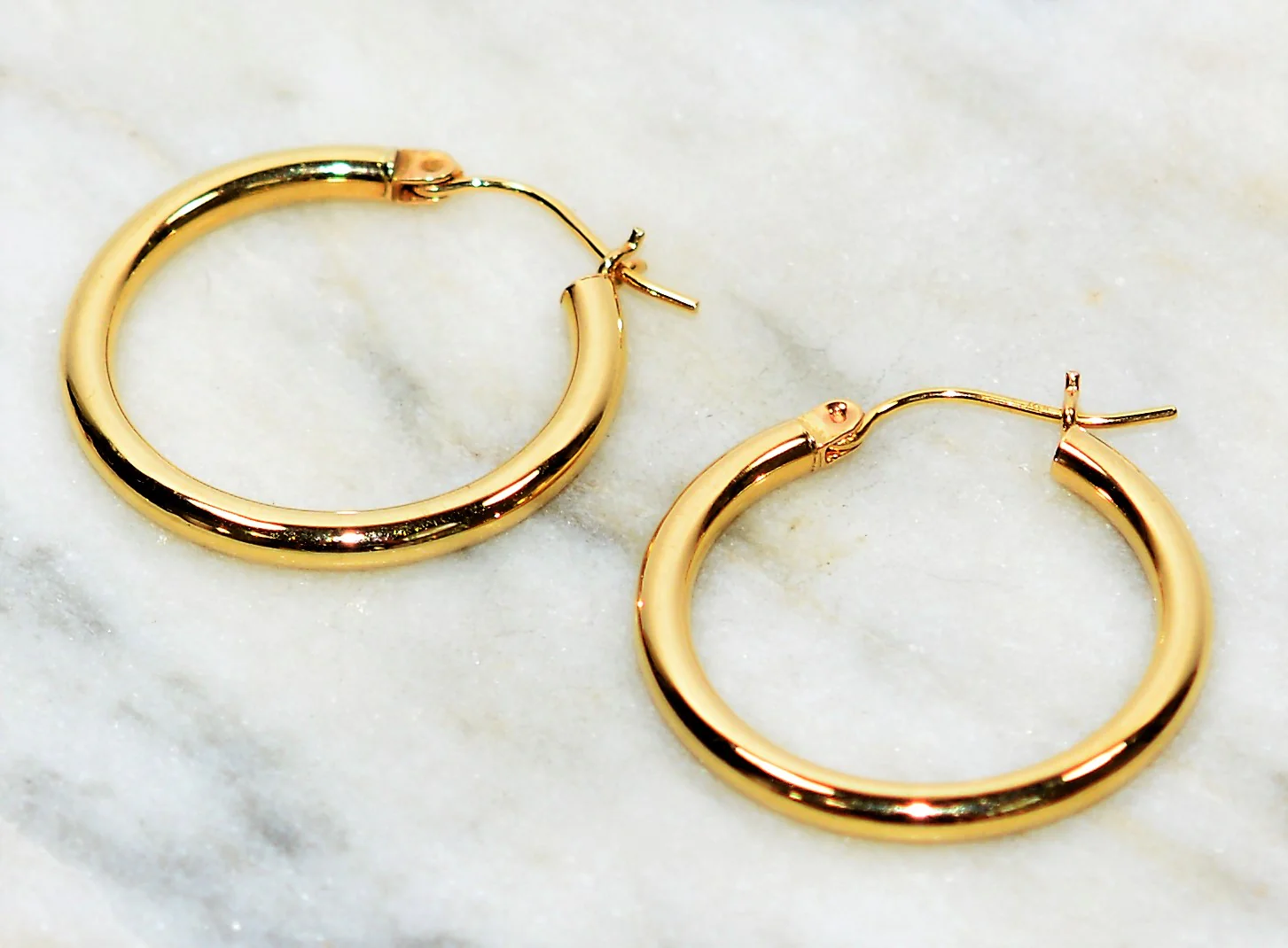 14kt Yellow Gold 2.50mm Shiny Fashion Classic Hoop Statement Women's Earrings. - Image 6